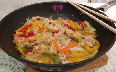 WOK DE VERDURAS Y POLLO CON FIDEOS