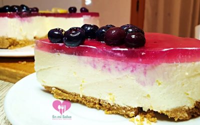 CHEESECAKE DE LIMÓN CON GELATINA DE ARÁNDANOS