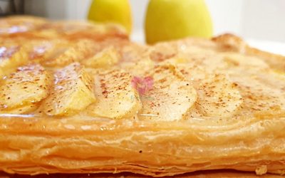 TARTA DE MANZANA CON HOJALDRE Y CREMA