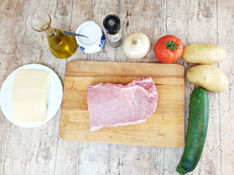 Ingredientes del lomo de cerdo al horno con patatas y verduras