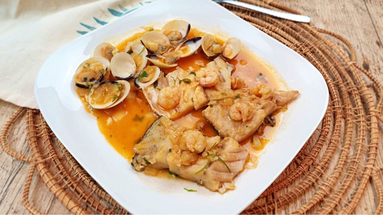 CORVINA EN SALSA MARINERA EN MI SALSA RECETAS F CILES